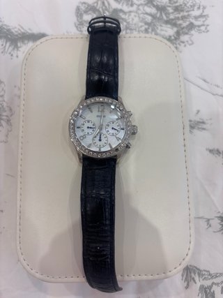 Reloj Guess Correa Cuero Negro y Plata
