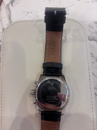 Reloj Guess Correa Cuero Negro y Plata