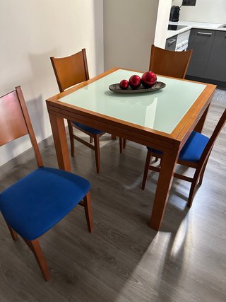 Mueble comedor completo con mesa y 4 sillas