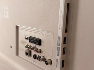 TV LG 43 blanca