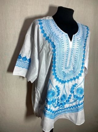 Blusa estilo chilaba bordada