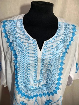 Blusa estilo chilaba bordada