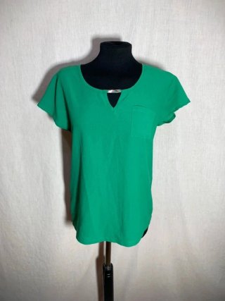 Blusa verde con bolsillo