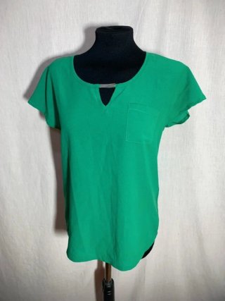 Blusa verde con bolsillo