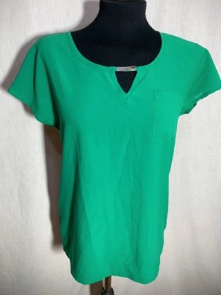 Blusa verde con bolsillo