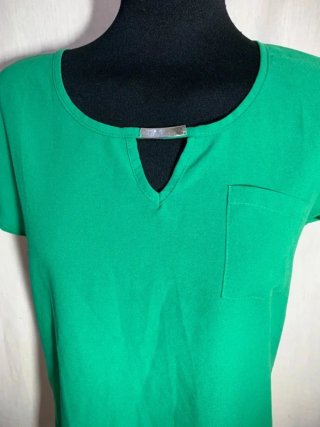 Blusa verde con bolsillo