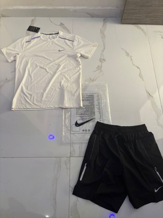 Conjunto Nike Camiseta y Pantalón Corto