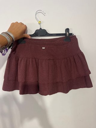Falda burdeos volantes