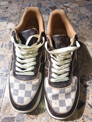 Nike Air Force 1 LV Off-White