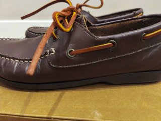 Zapatos náuticos de cuero marrón