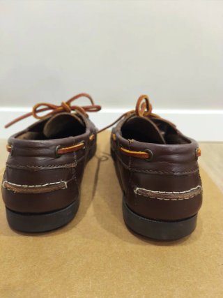 Zapatos náuticos de cuero marrón