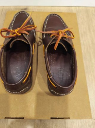 Zapatos náuticos de cuero marrón