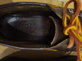 Zapatos náuticos de cuero marrón