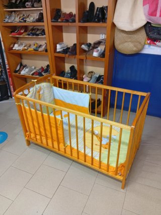 Cuna de madera para bebé