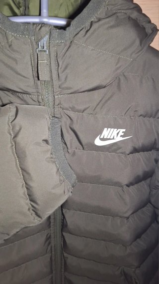 Chaqueta acolchada Nike verde militar