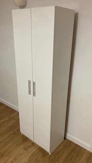Armario blanco de madera