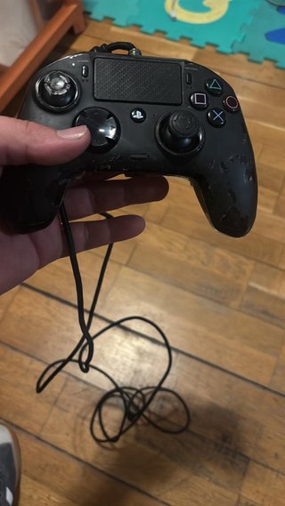 PS4 Slim 500GB + Mando y el vídeo juego fifa 21