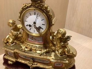 Reloj de sobremesa antiguo de cuerda