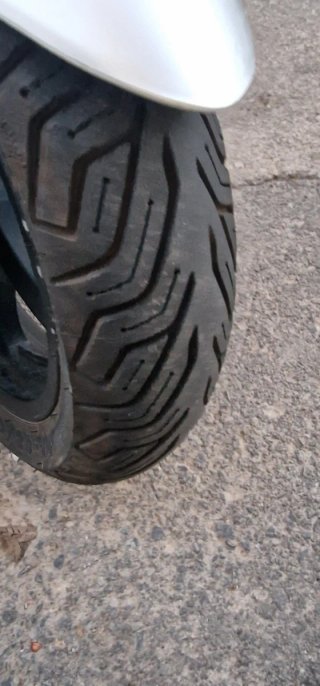 Kawasaki Maxi-Scooter Plata