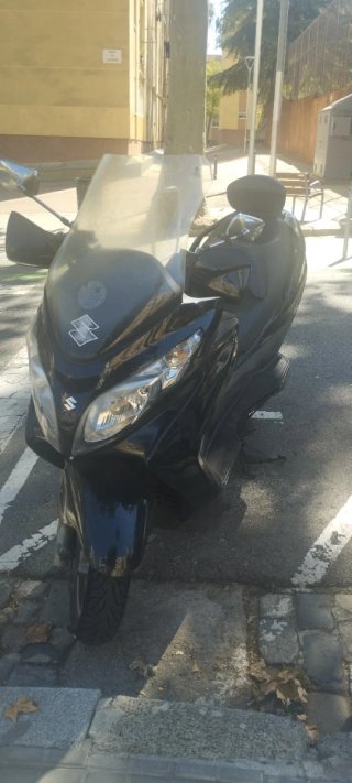 Suzuki Burgman 400 Negra