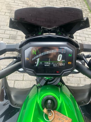 Kawasaki Z650 2022 con EQUIPACION INCLUIDA