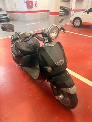 Aprilia 125 Custom Negra 2013