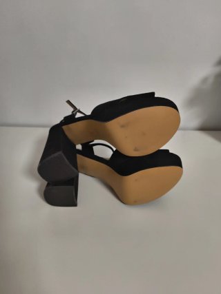 Zapatos de tacón negros