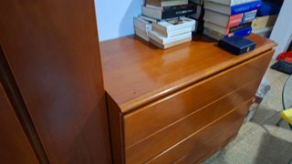 Mueble de madera marrón