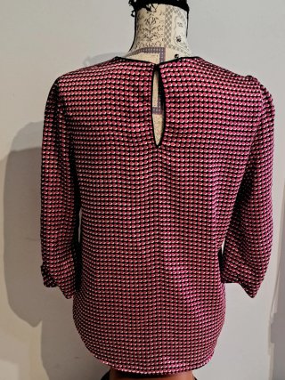 Blusa manga 3/4 estampado geométrico