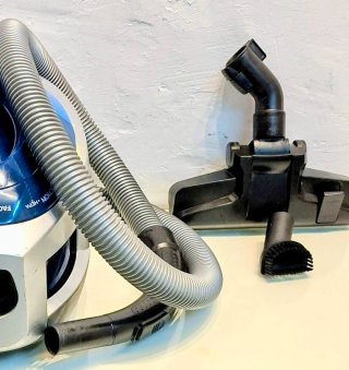 Aspiradora 1600W con accesorios