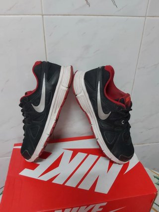 Zapatillas Nike Talla 37.5 Negras Rojas