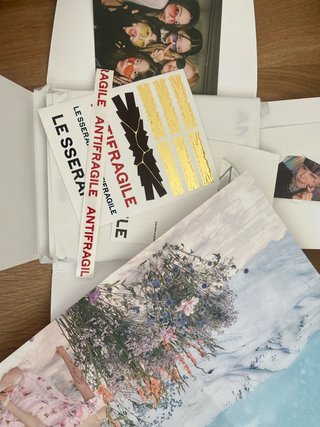 LE SSERAFIM ANTIFRAGILE Álbum