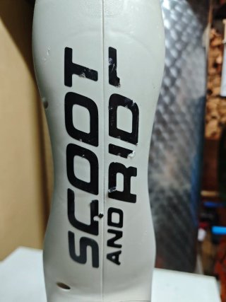Patinete 2 en 1 con casco