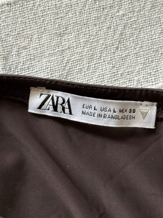 Camiseta Zara manga larga marrón ajustada