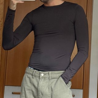 Camiseta Zara manga larga marrón ajustada