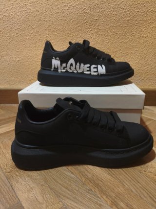 Sneakers Alexander McQueen nere