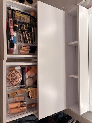 Tocador blanco con espejo y luces LED