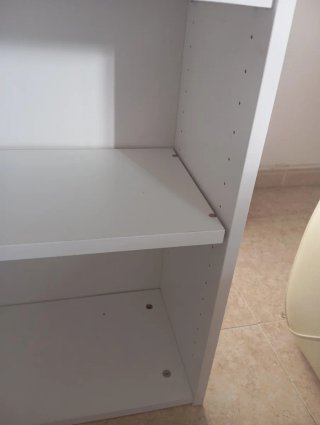 Estantería blanca de madera
