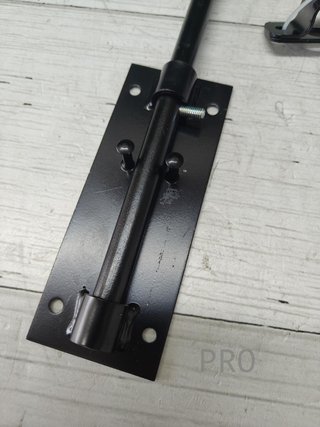 Cerrojo de puerta con cierre de perno