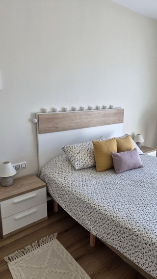 Cabecero de cama+ Somier 190x160cms