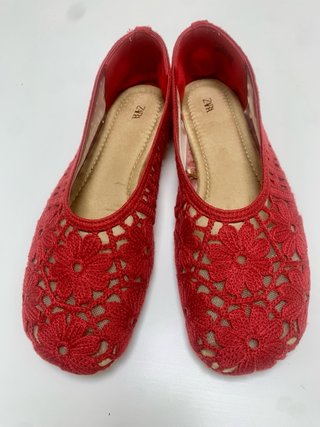 Zapatos planos Zara bordados rojos