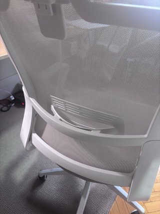 Silla oficina Sklum beige/blanca en buen estado.