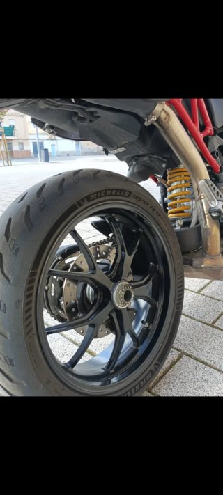 Ducati Hypermotard 796 Negra