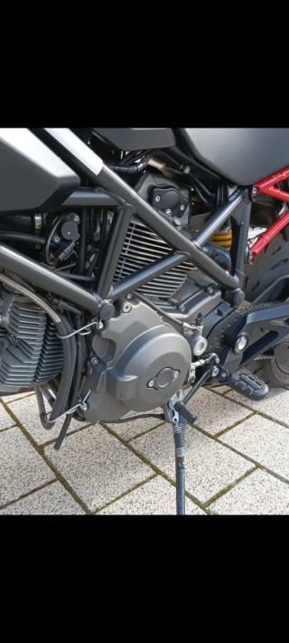 Ducati Hypermotard 796 Negra