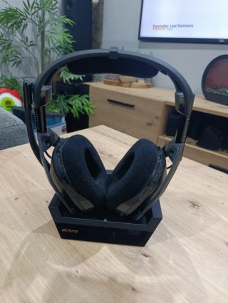 Auriculares Astro A50 con base