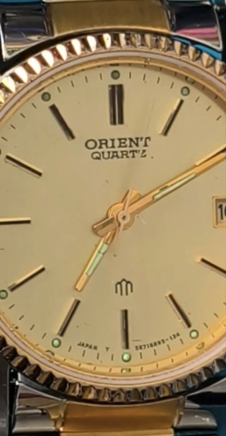 Reloj Orient Cuarzo Dorado Acero Inoxidable