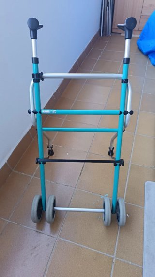 Andador para personas con movilidad reducida