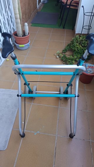 Andador para personas con movilidad reducida