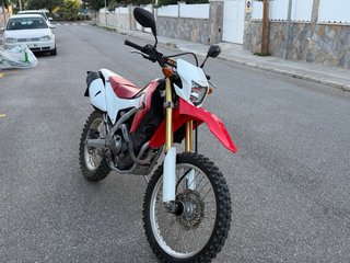 Honda CRF 250L Enduro Roja y Blanca