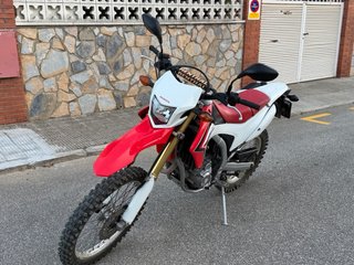 Honda CRF 250L Enduro Roja y Blanca